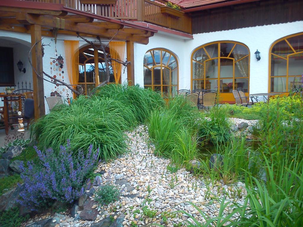 Hotel Garni Huegellandhof Neuhaus am Klausenbach ภายนอก รูปภาพ